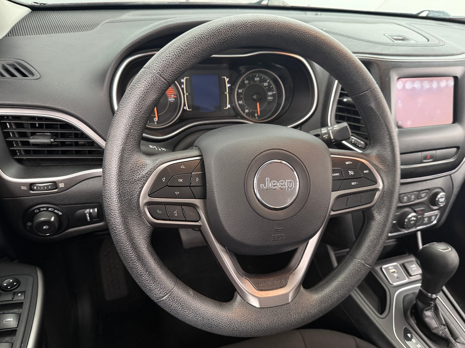 Thumbnail: 2019 Jeep Cherokee - 5