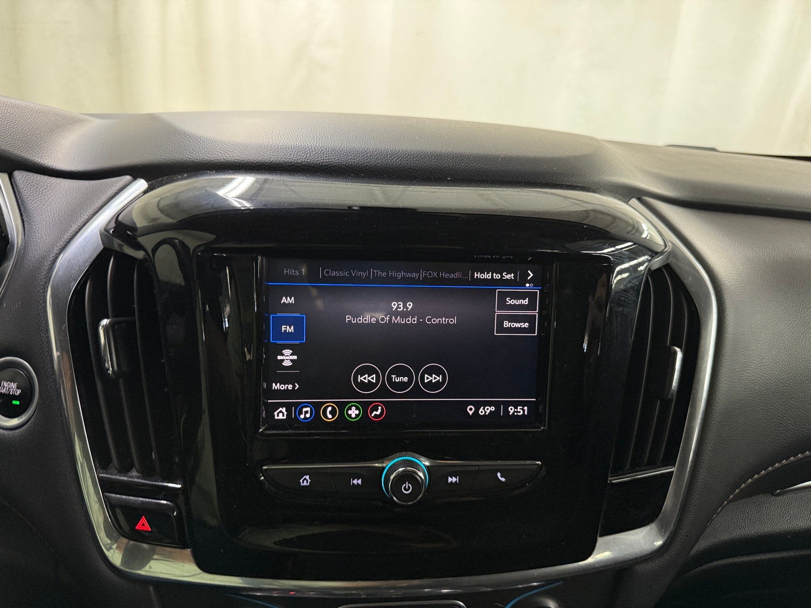 Thumbnail: 2020 Chevrolet Traverse - 4