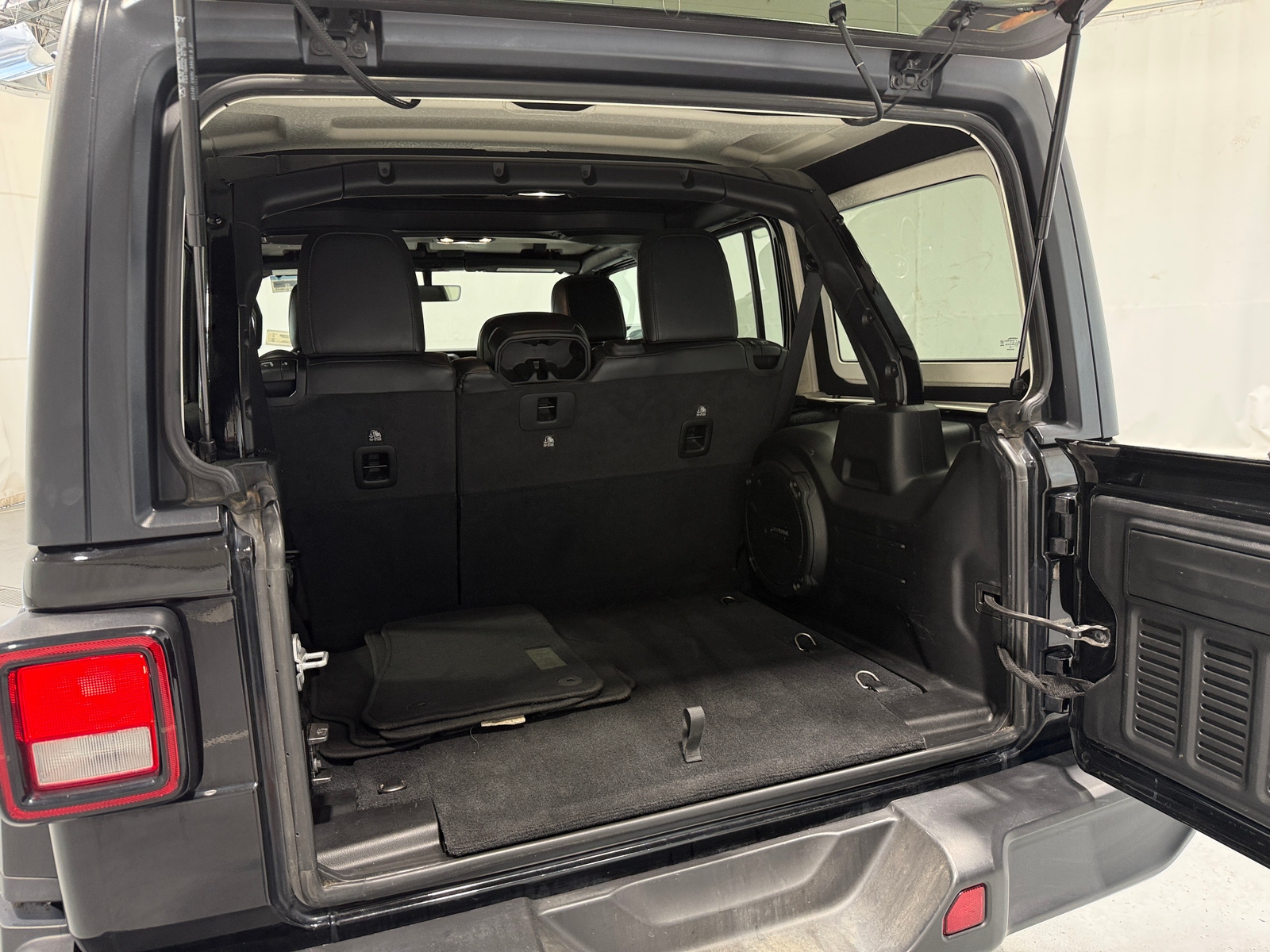 Thumbnail: 2022 Jeep Wrangler - 6