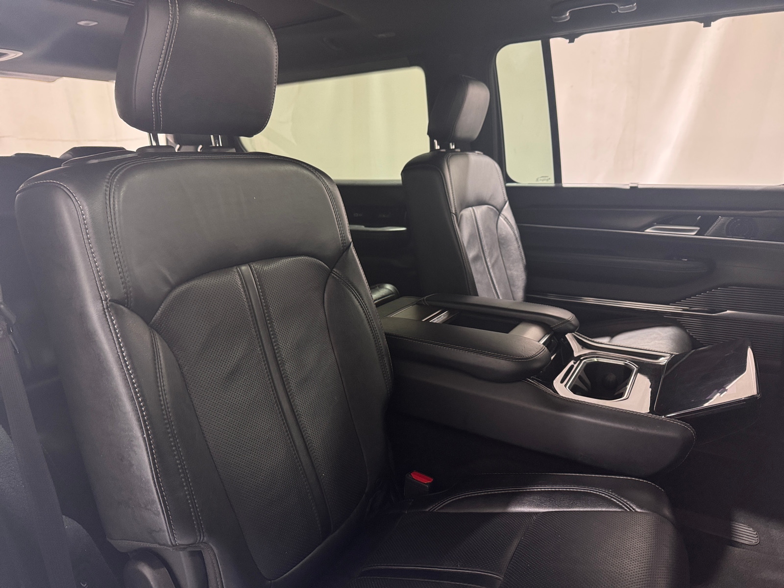 Thumbnail: 2023 Jeep Grand Wagoneer - 5