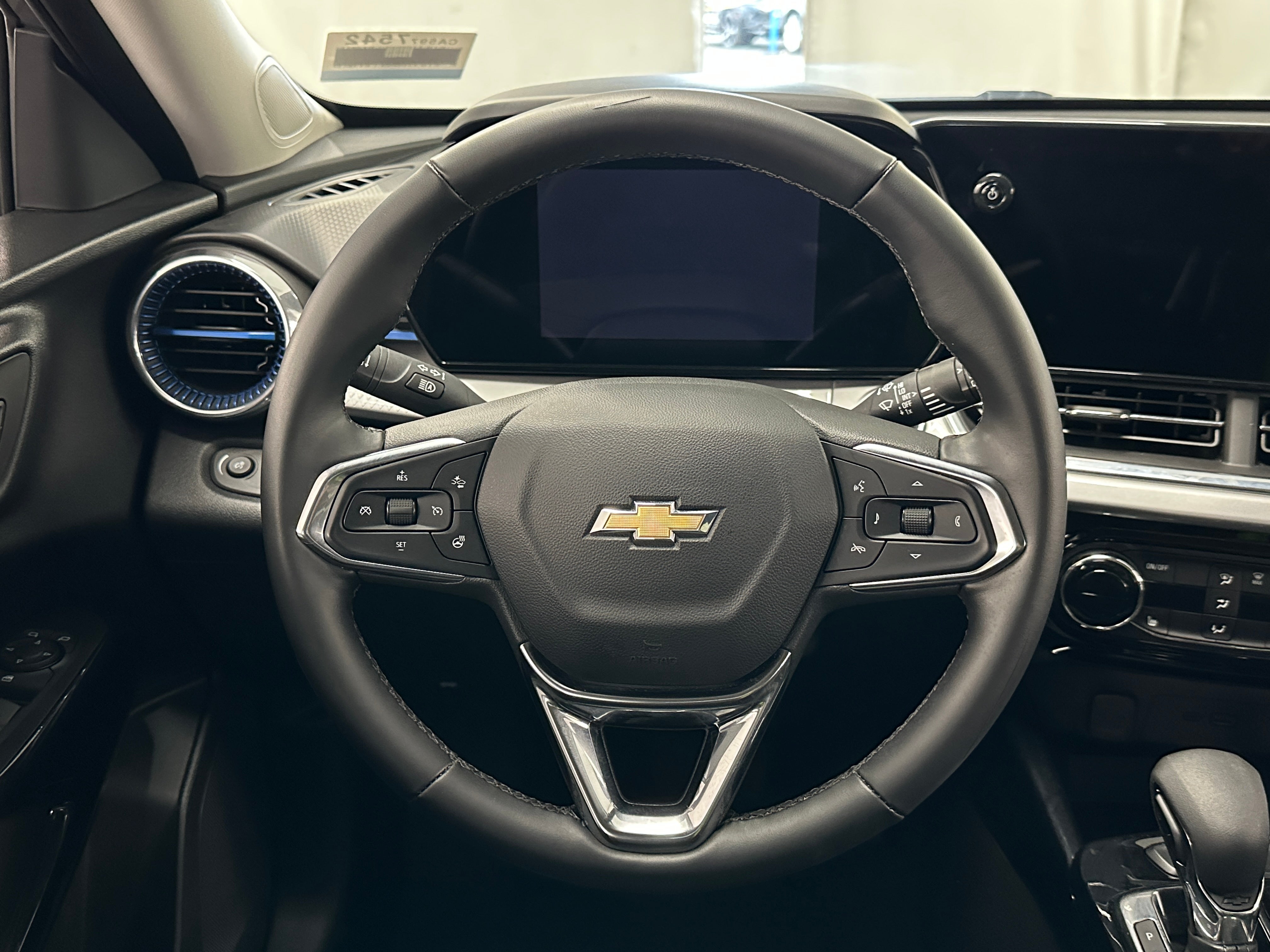 2025 Chevrolet Trax LT - Photo 8