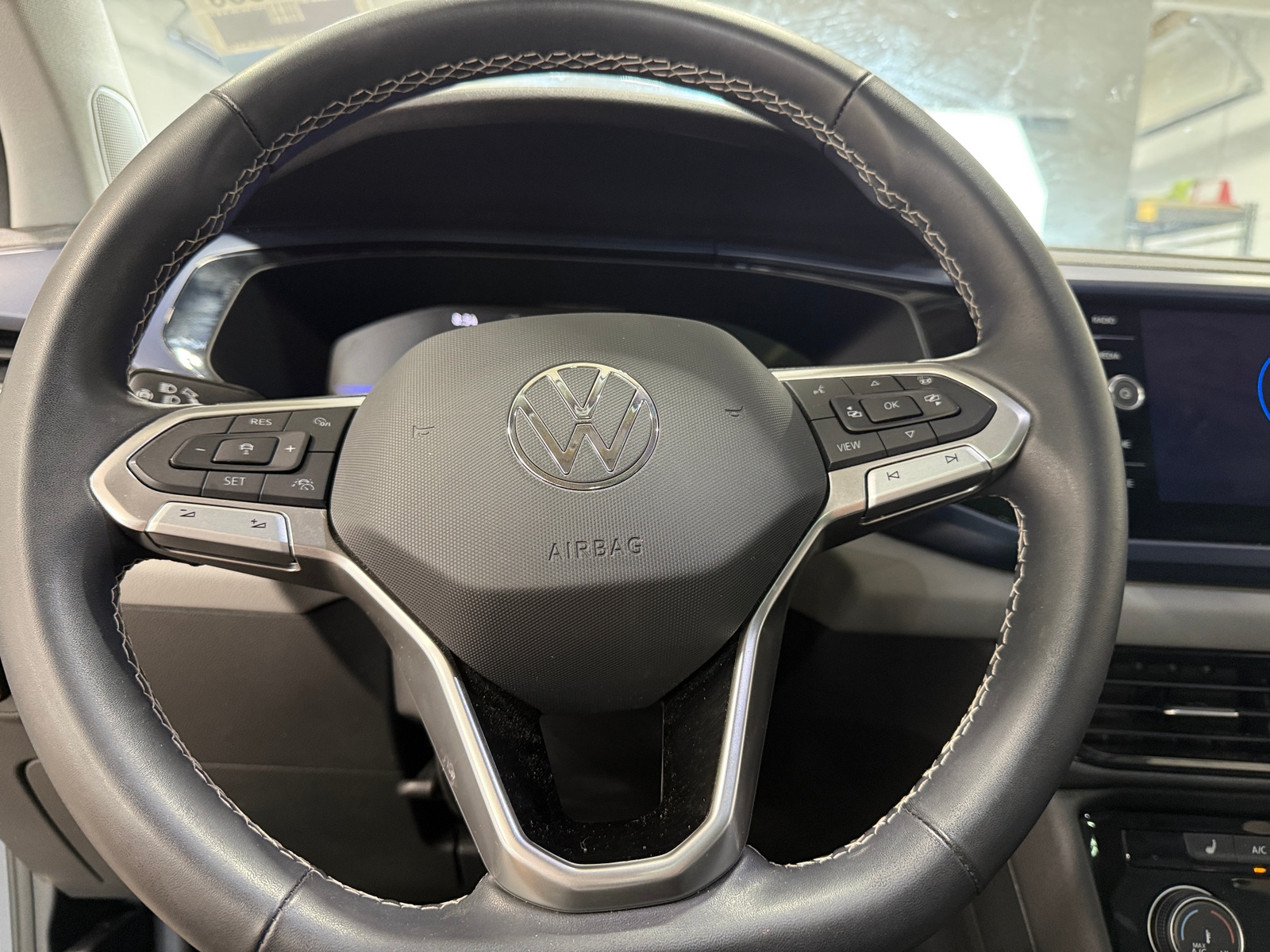 Thumbnail: 2023 Volkswagen Taos - 4