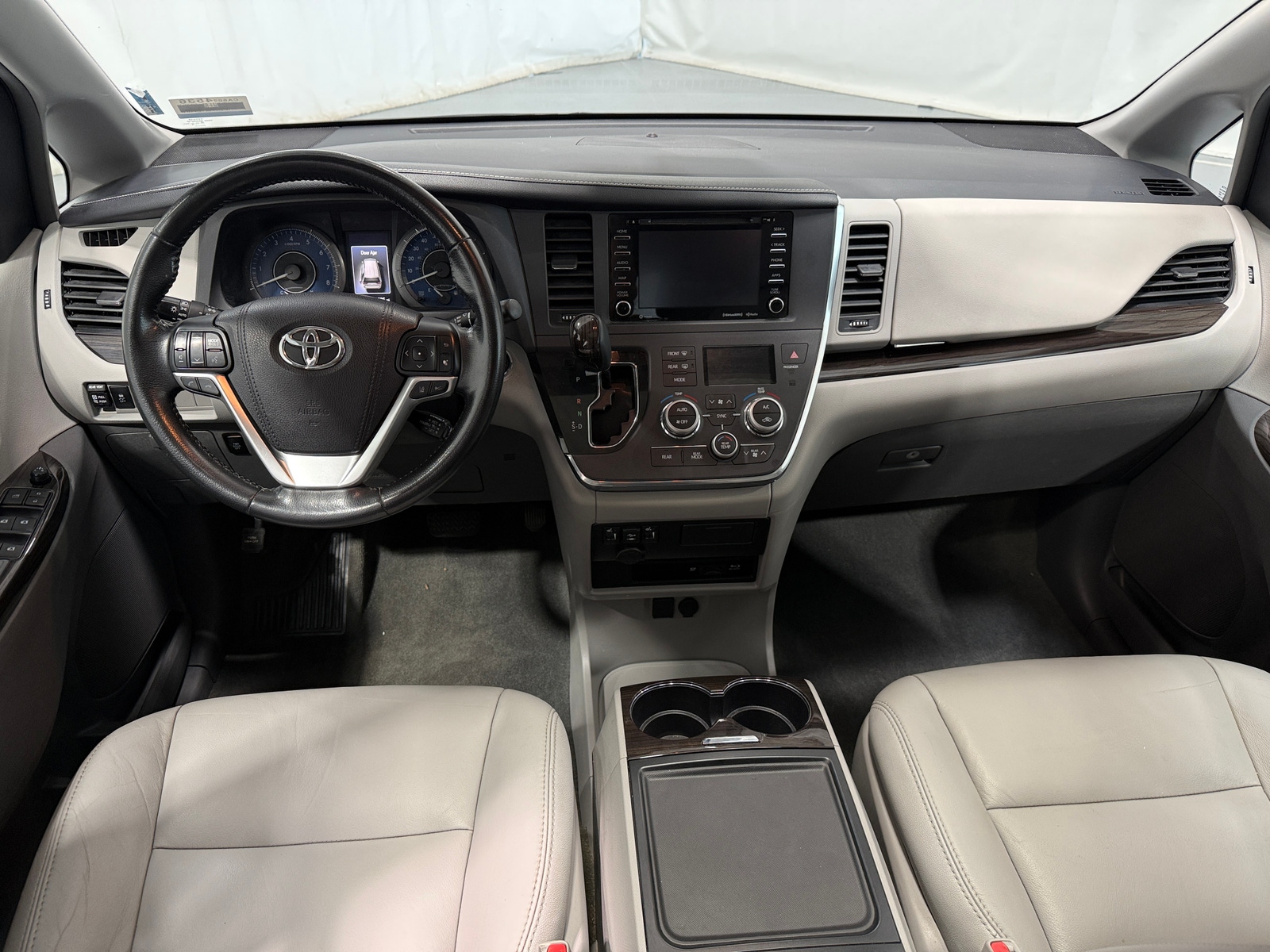 Thumbnail: 2018 Toyota Sienna - 2