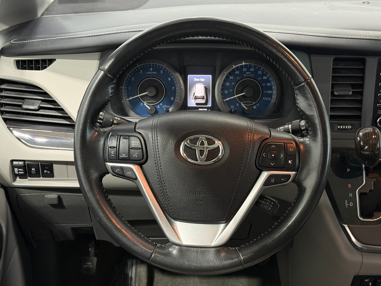 Thumbnail: 2018 Toyota Sienna - 4