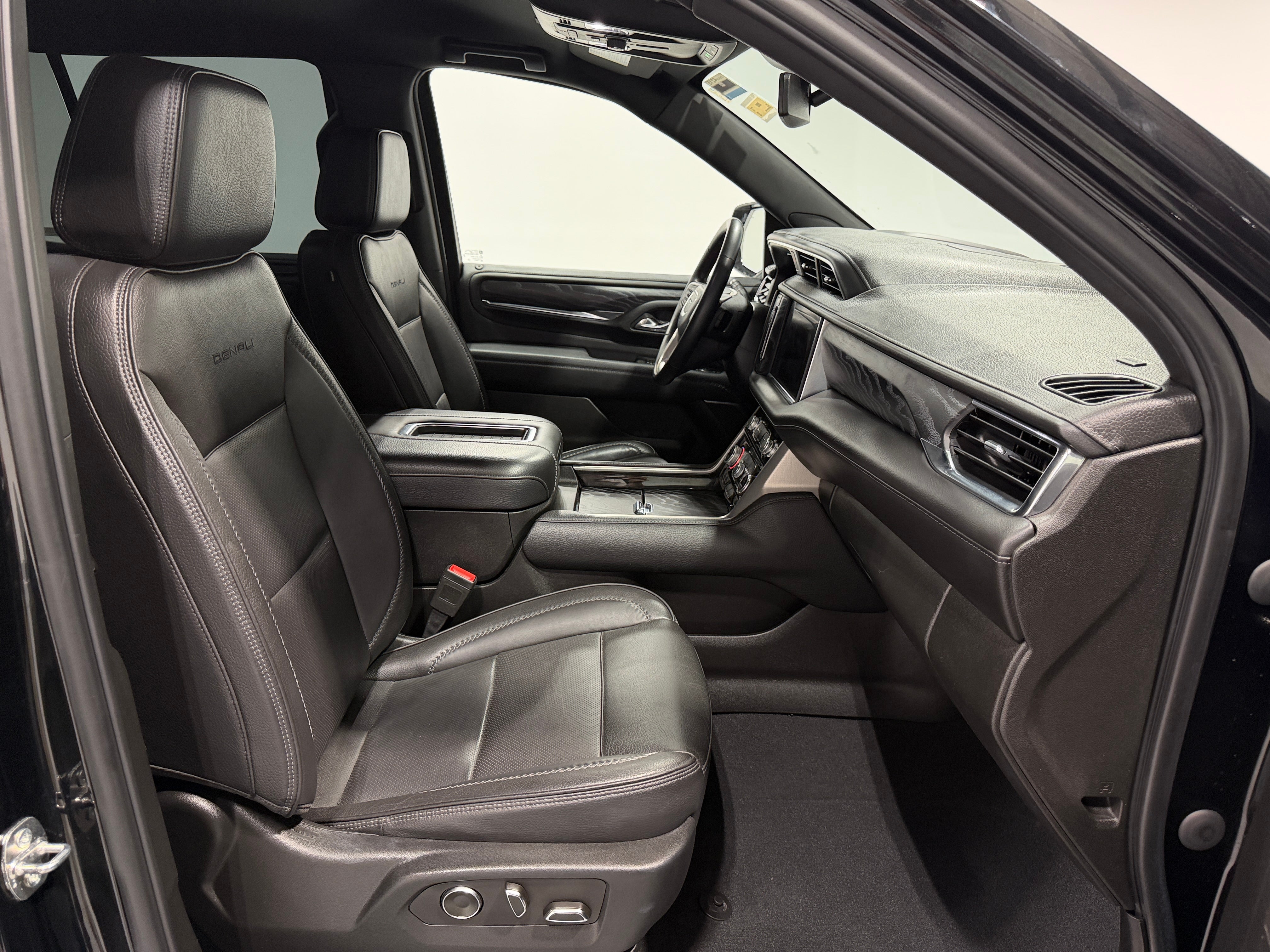 2023 GMC Yukon Denali - Photo 4