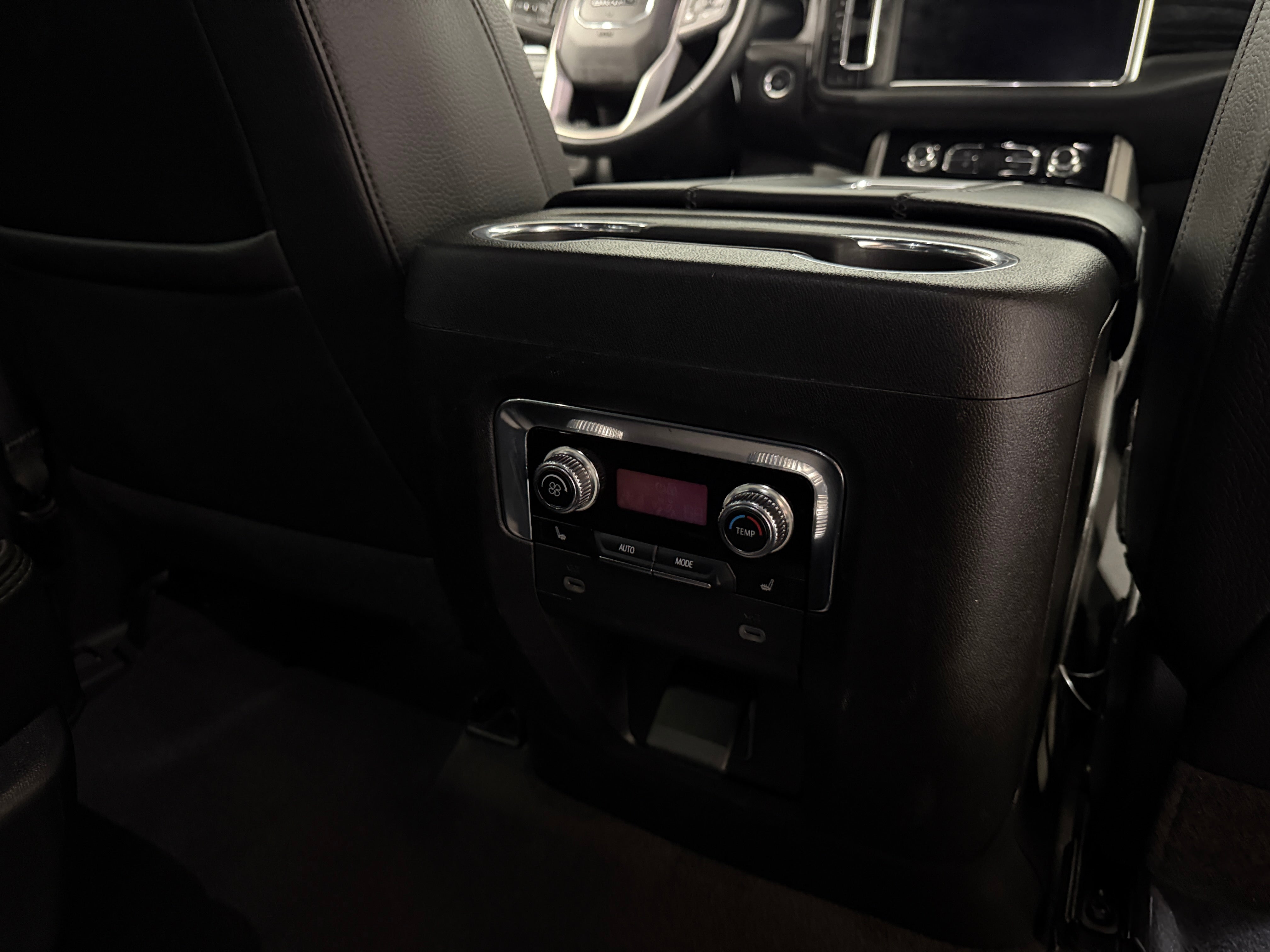 2023 GMC Yukon Denali - Photo 2