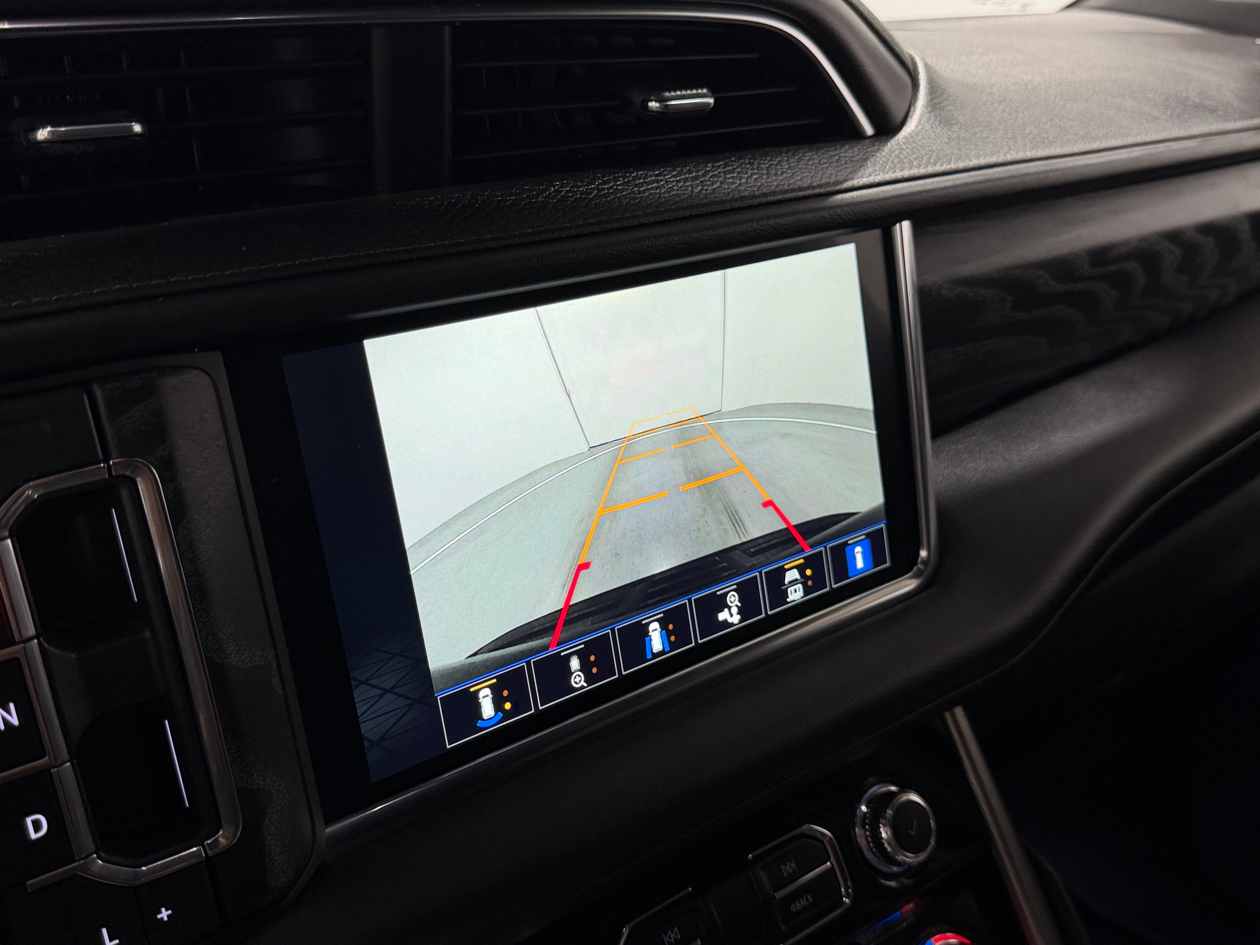 2023 GMC Yukon Denali - Photo 15