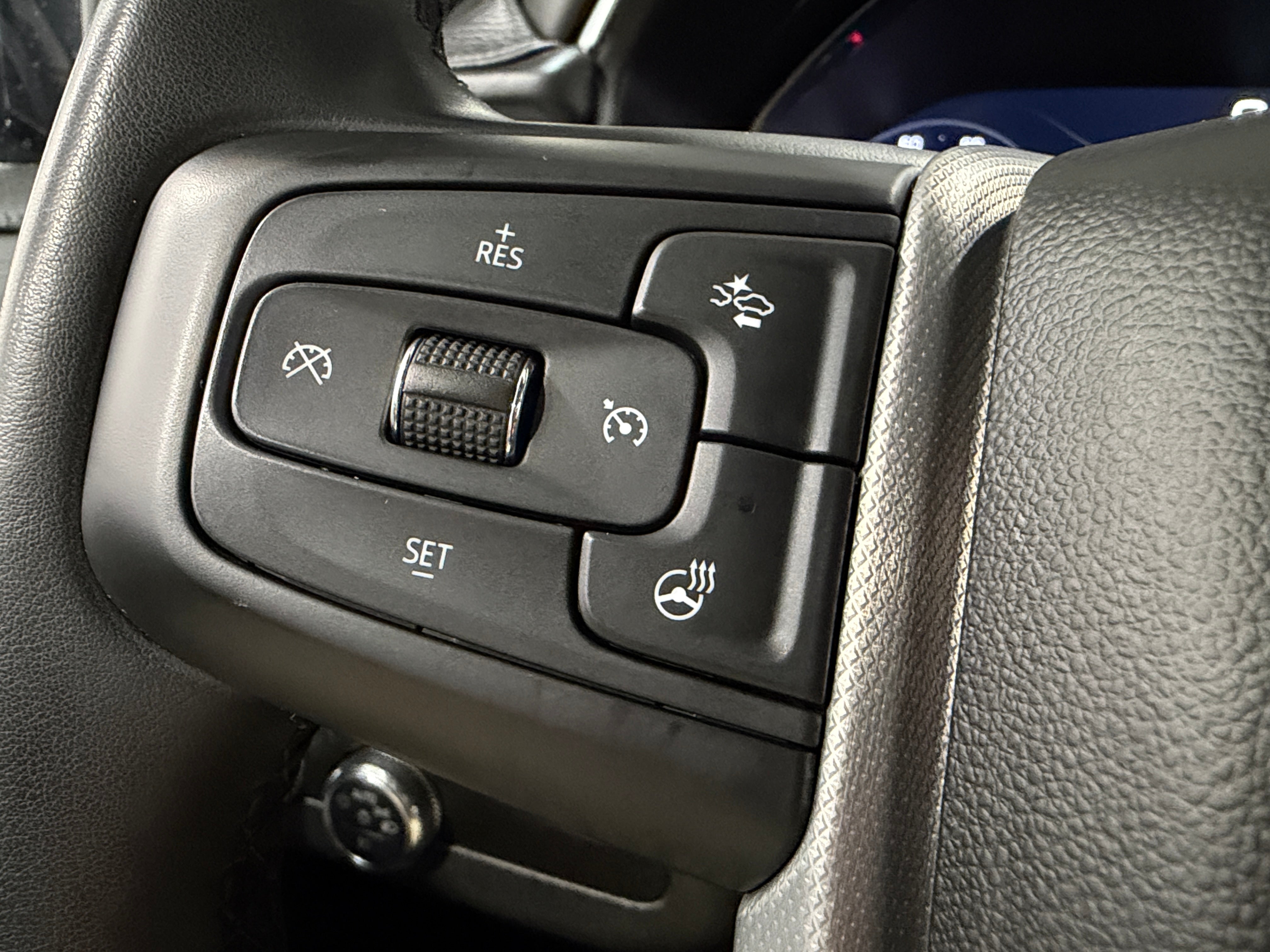2023 GMC Yukon Denali - Photo 18