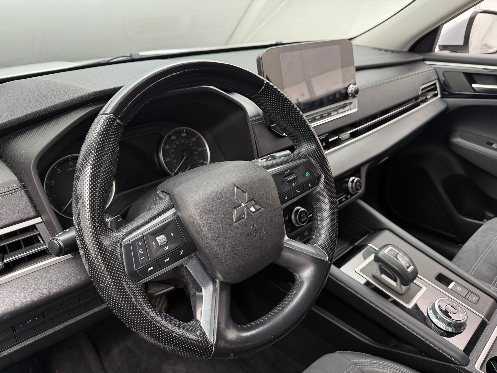 Thumbnail: 2022 Mitsubishi Outlander - 4