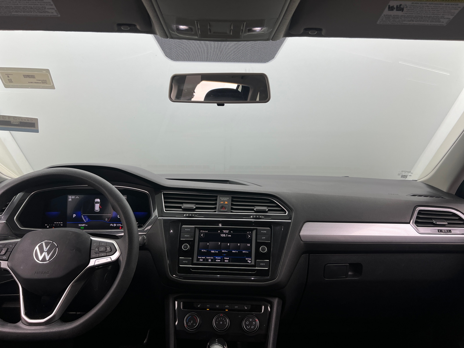 Thumbnail: 2022 Volkswagen Tiguan - 3