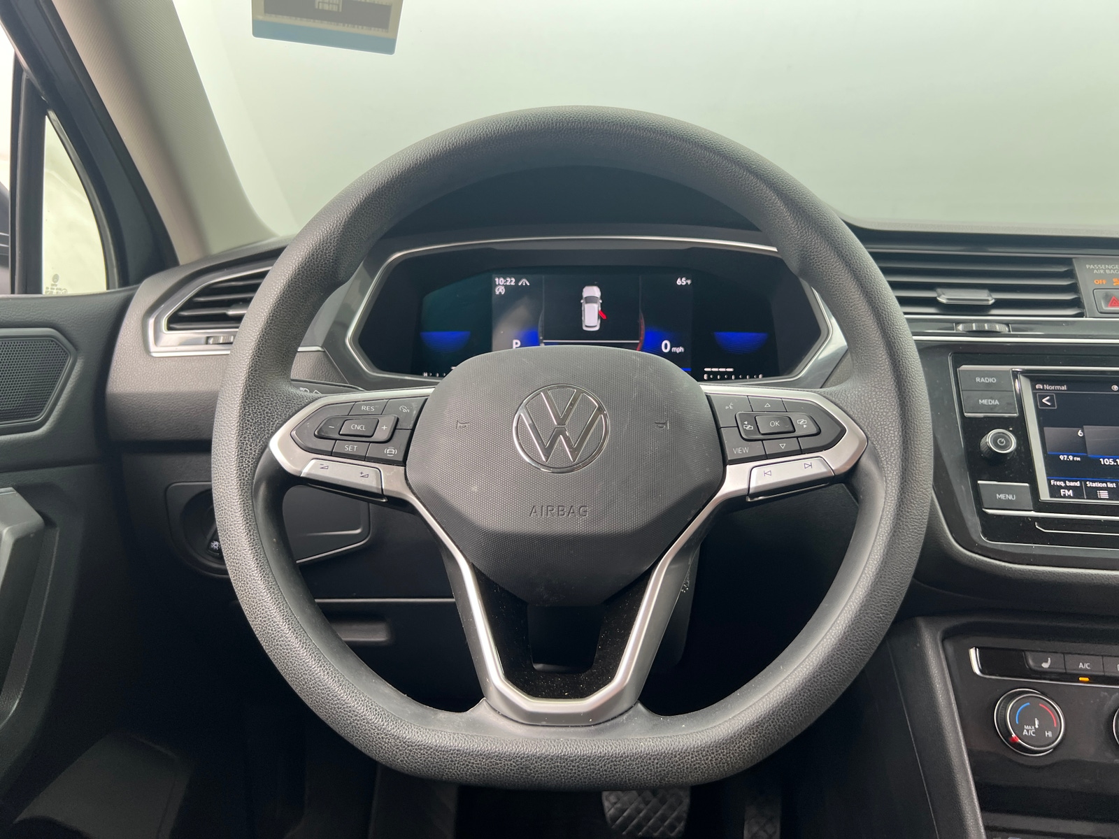 Thumbnail: 2022 Volkswagen Tiguan - 5