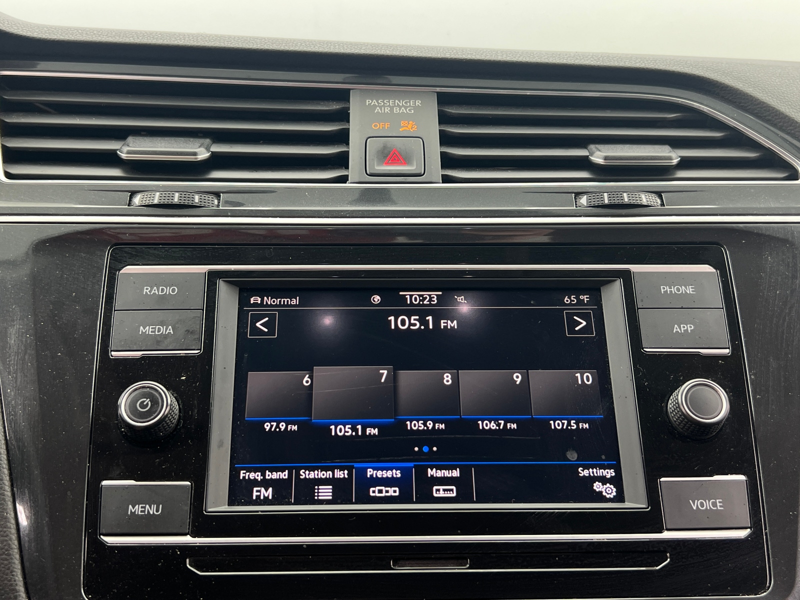 Thumbnail: 2022 Volkswagen Tiguan - 4