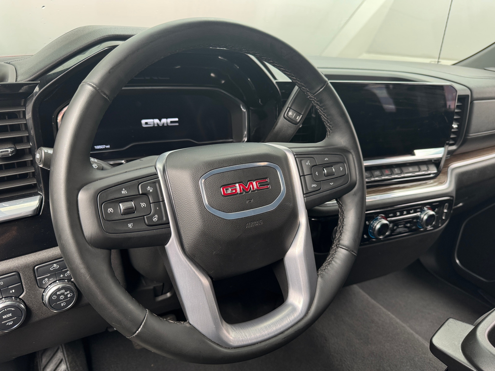 Thumbnail: 2024 GMC Sierra 1500 - 5