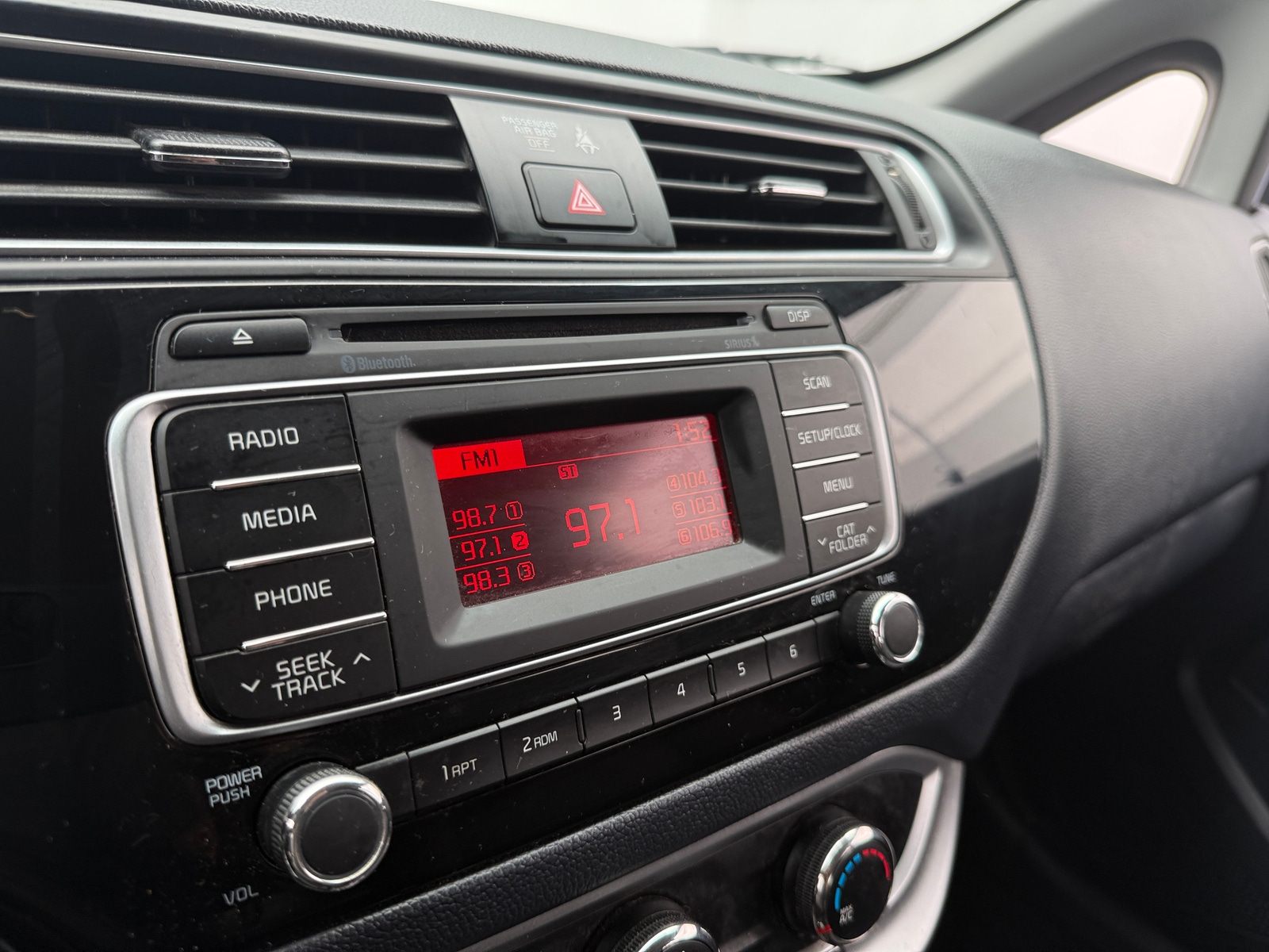 Thumbnail: 2016 Kia Rio - 4