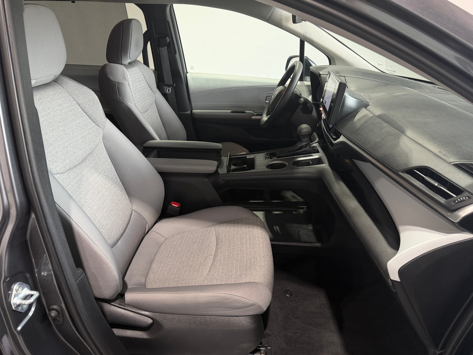 Thumbnail: 2025 Toyota Sienna - 2