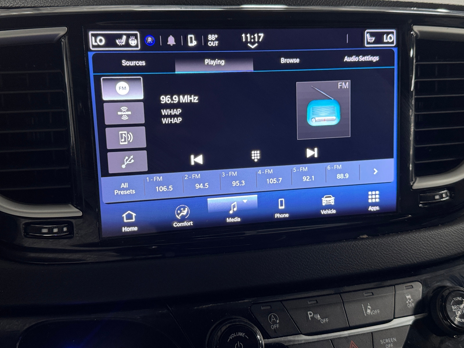 Thumbnail: 2024 Chrysler Pacifica - 3