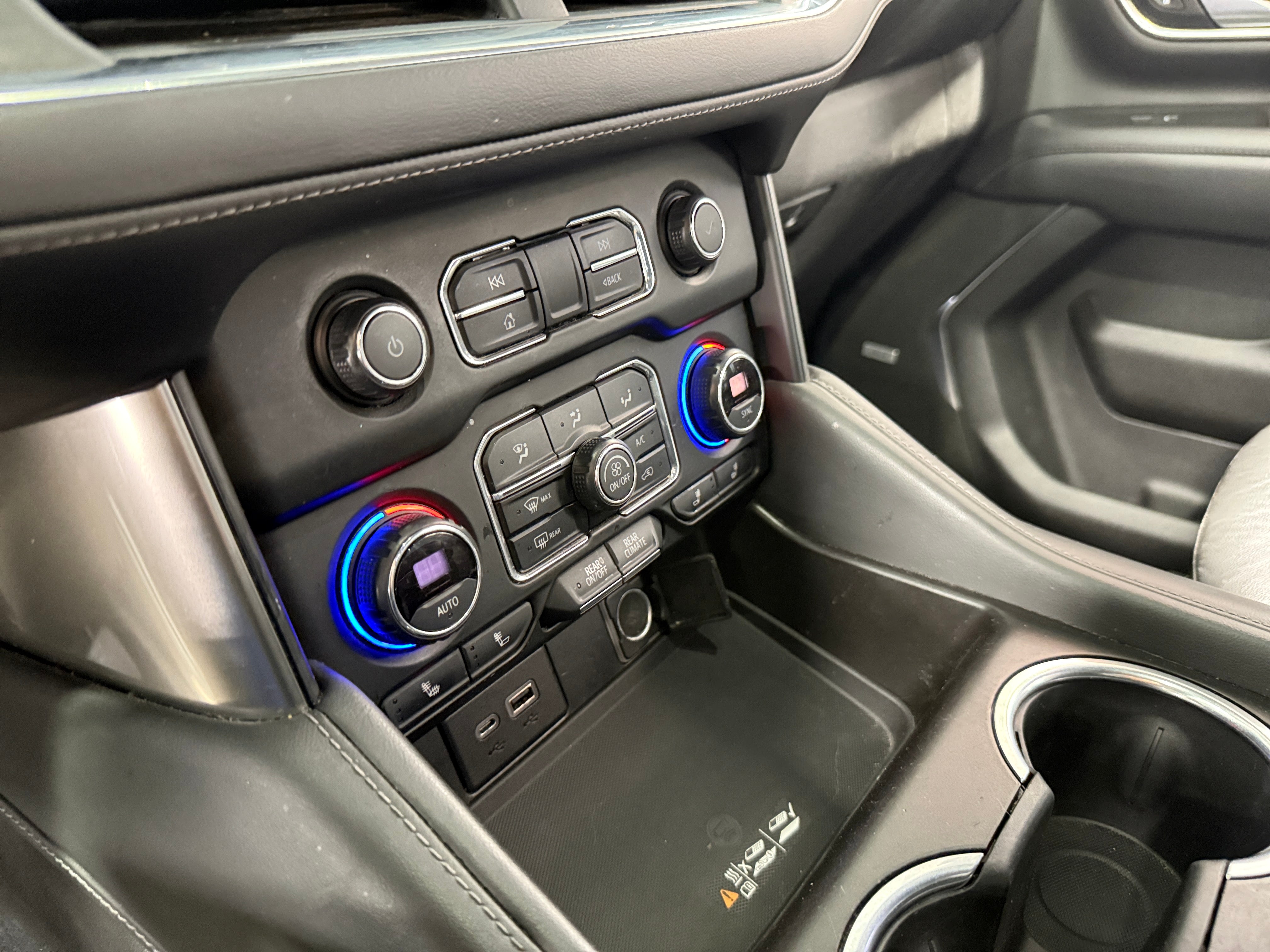 2021 Chevrolet Suburban Z71 - Photo 6
