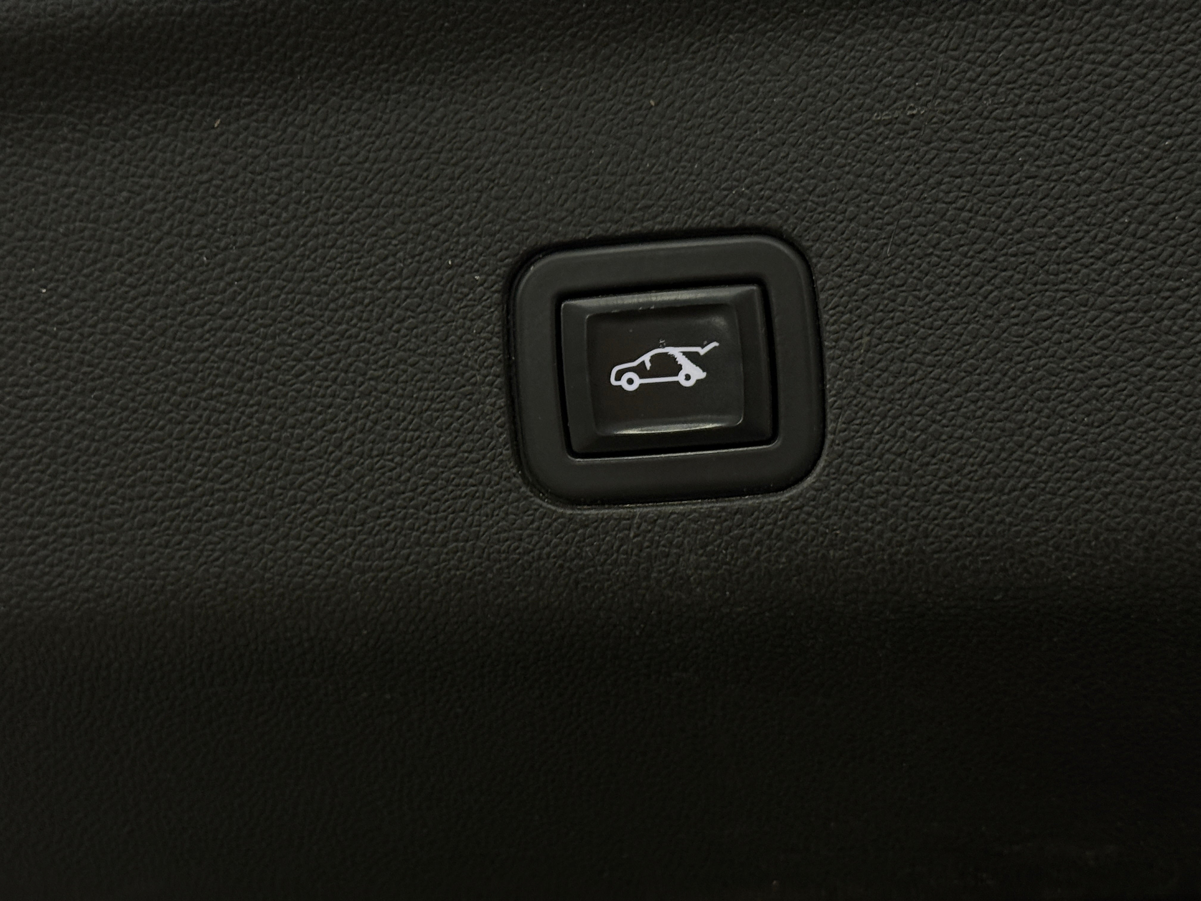 2021 Chevrolet Suburban Z71 - Photo 2