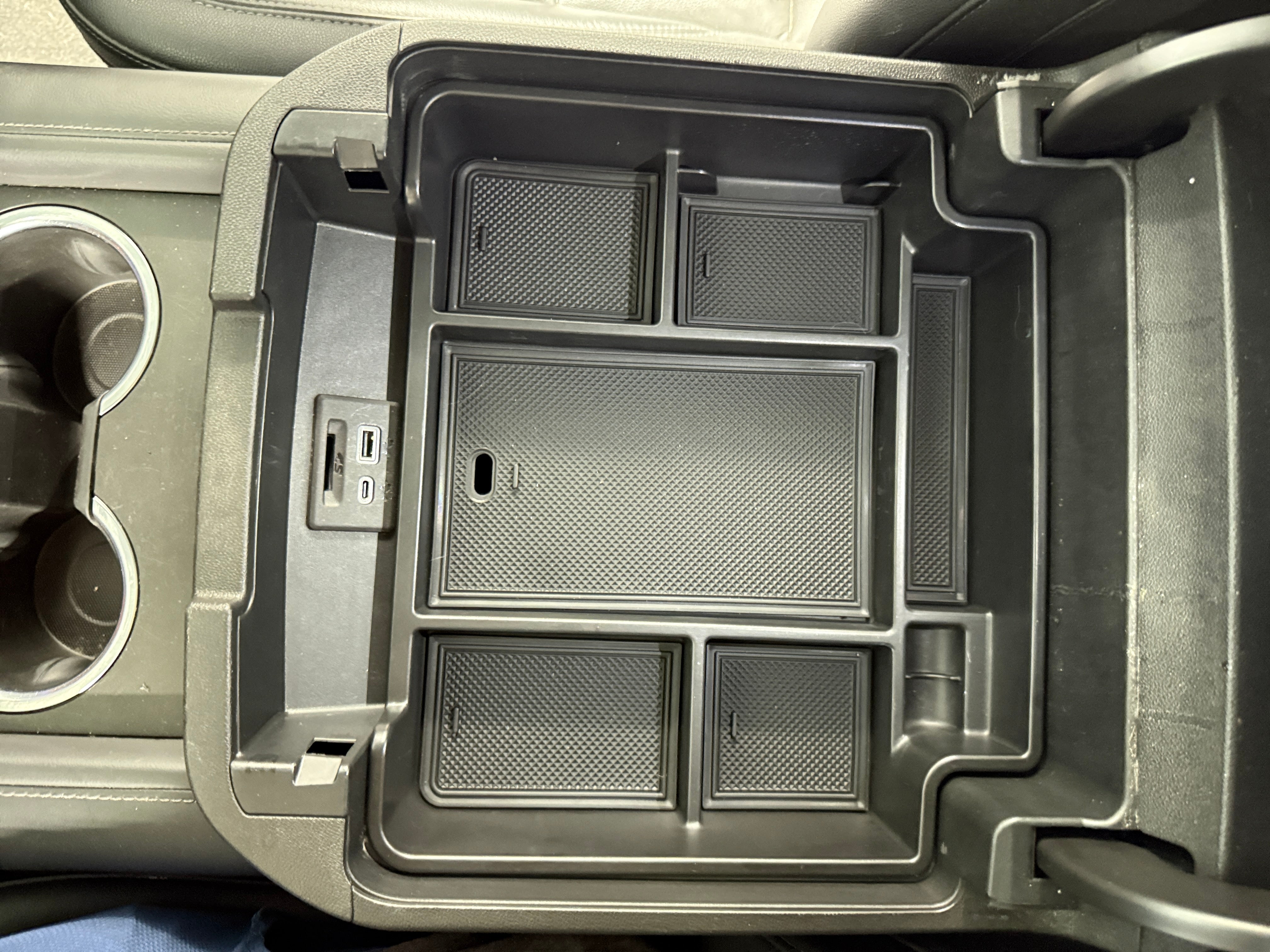 2021 Chevrolet Suburban Z71 - Photo 21