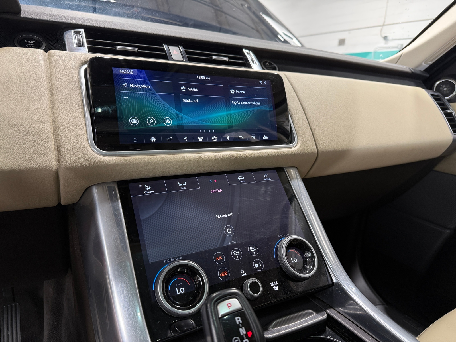 Thumbnail: 2020 Land Rover Range Rover Sport - 3