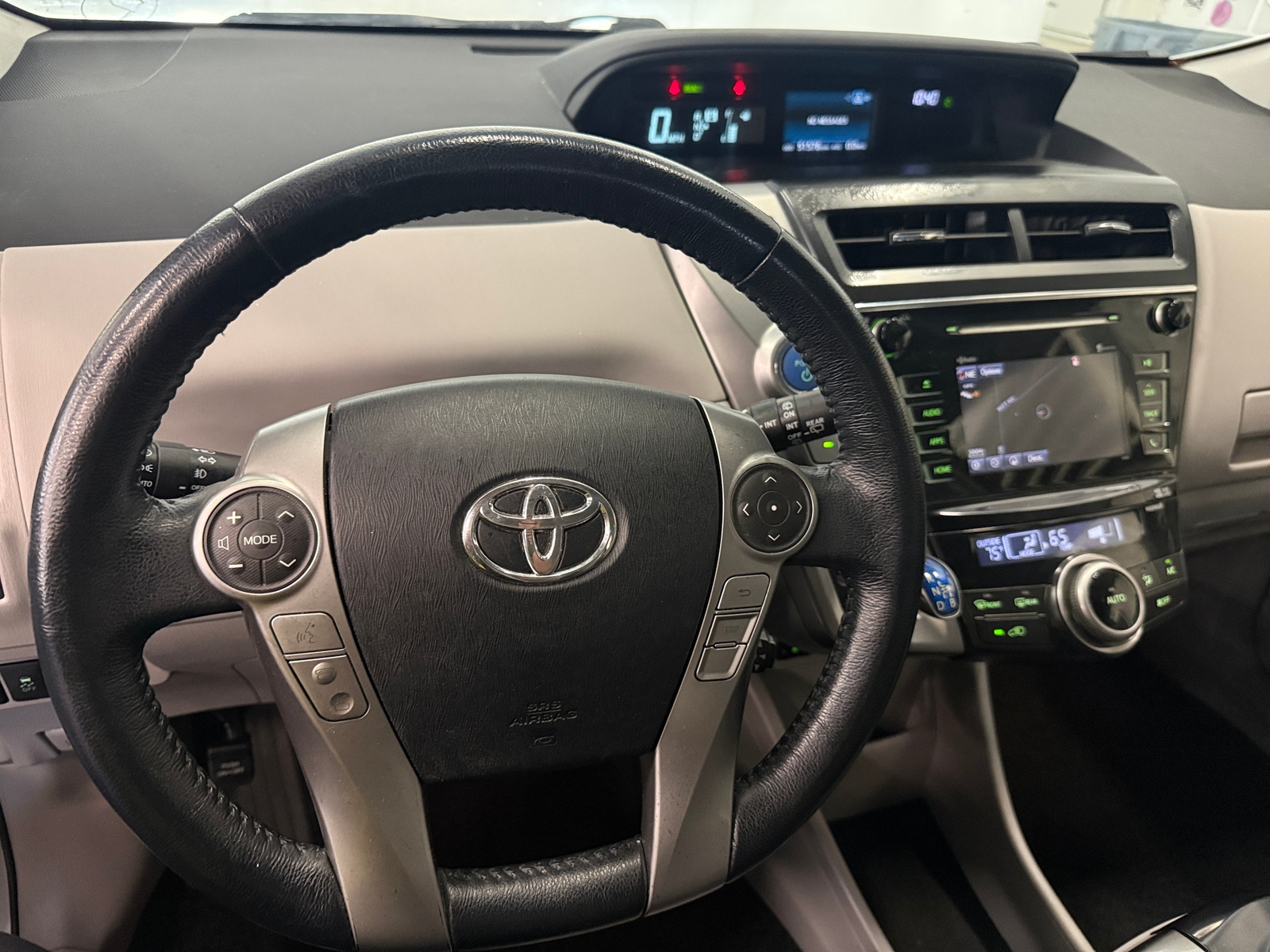 Thumbnail: 2016 Toyota Prius v - 5