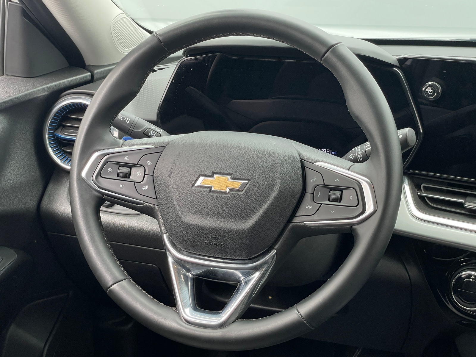 Thumbnail: 2025 Chevrolet Trax - 4