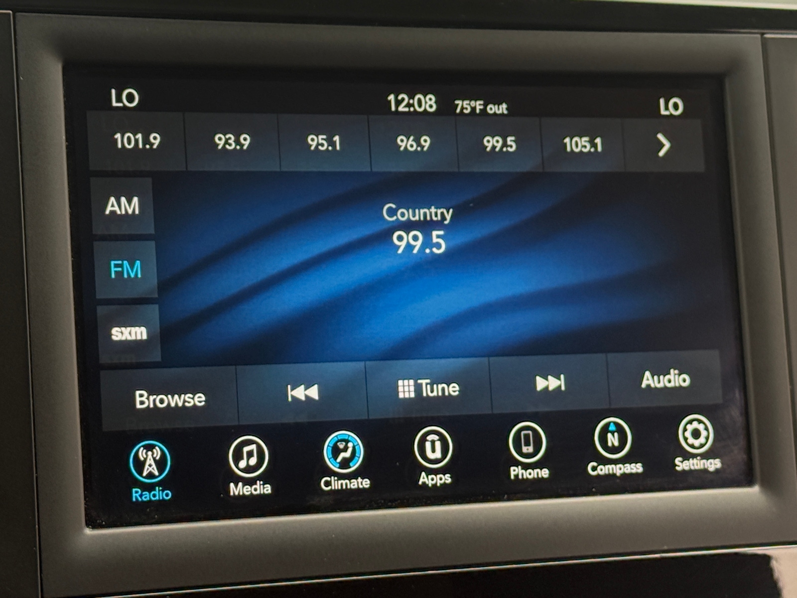 Thumbnail: 2018 Chrysler Pacifica - 4