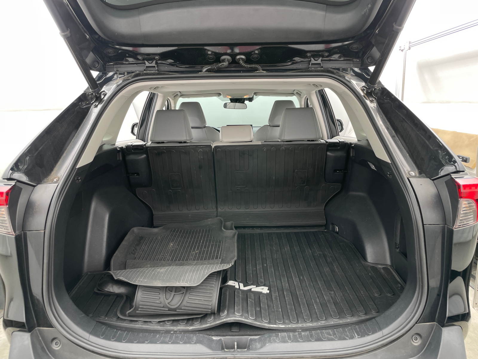 Thumbnail: 2021 Toyota RAV4 - 6