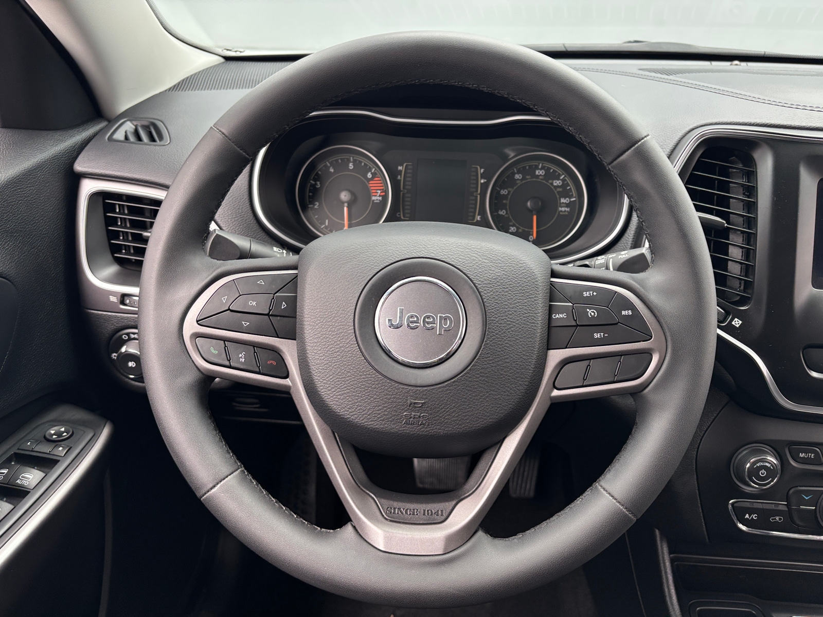 Thumbnail: 2020 Jeep Cherokee - 5