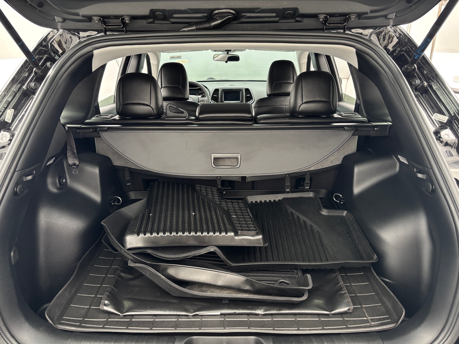 Thumbnail: 2020 Jeep Cherokee - 7