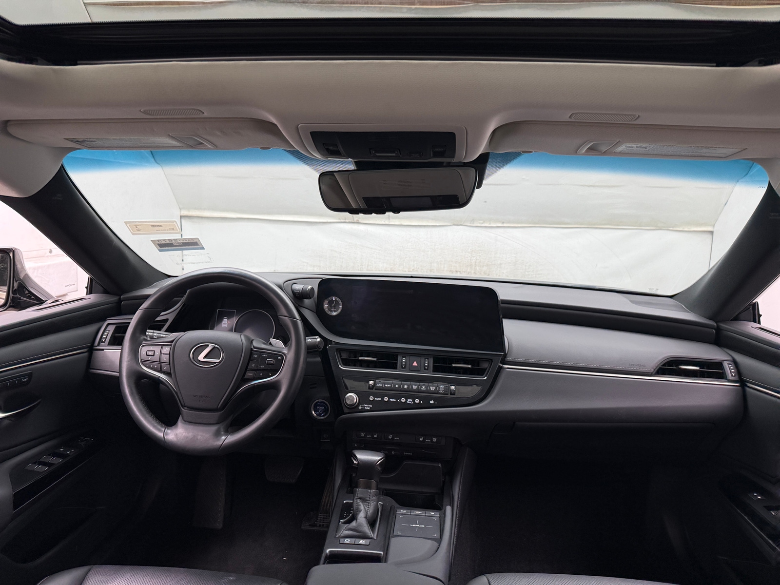 Thumbnail: 2022 Lexus ES - 2