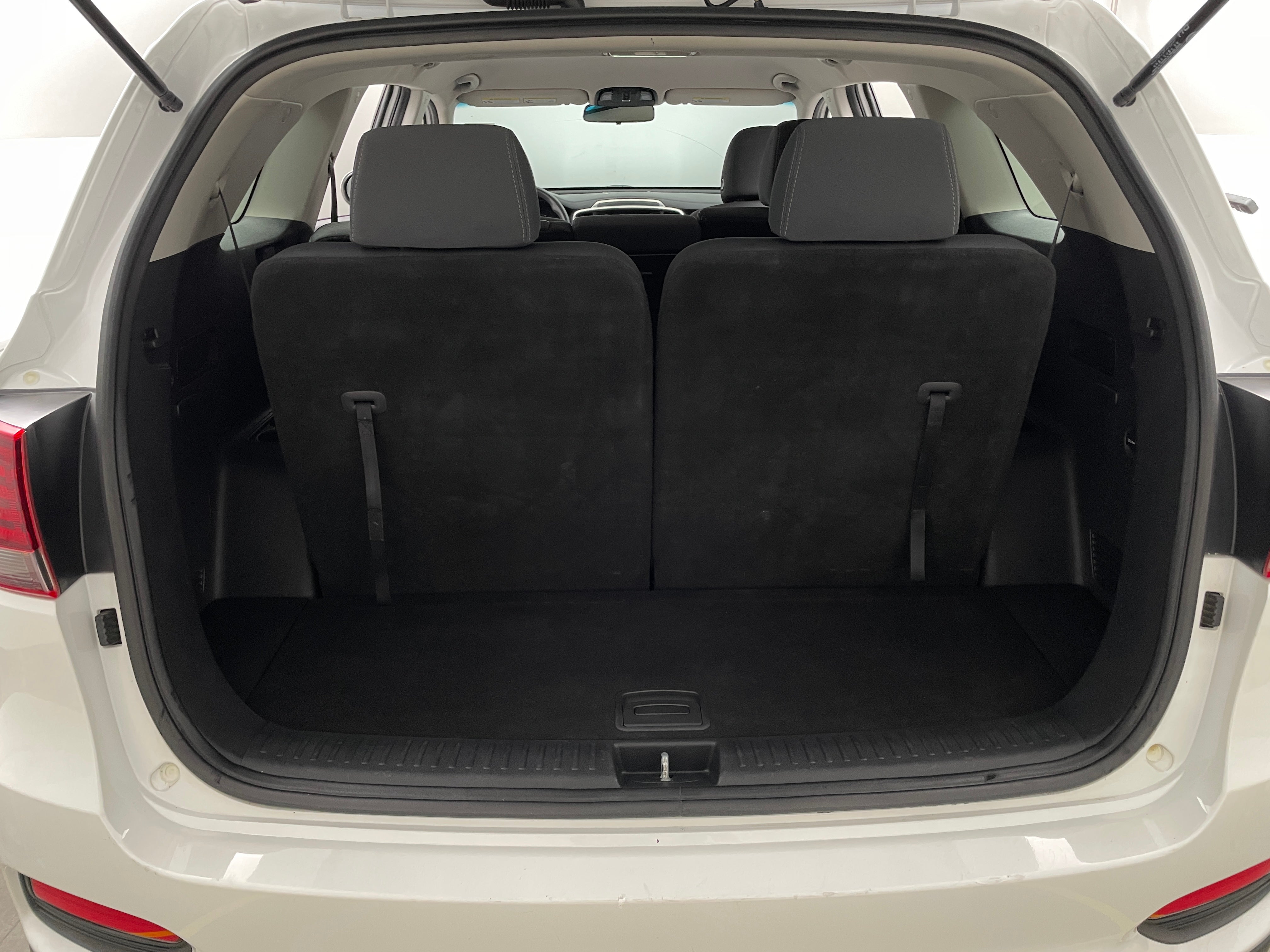 Used 2020 Kia Sorento L with VIN 5XYPG4A3XLG654559 for sale in Pewaukee, WI