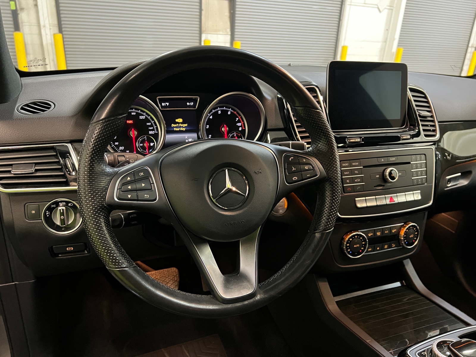 Thumbnail: 2017 Mercedes-Benz GLE - 4