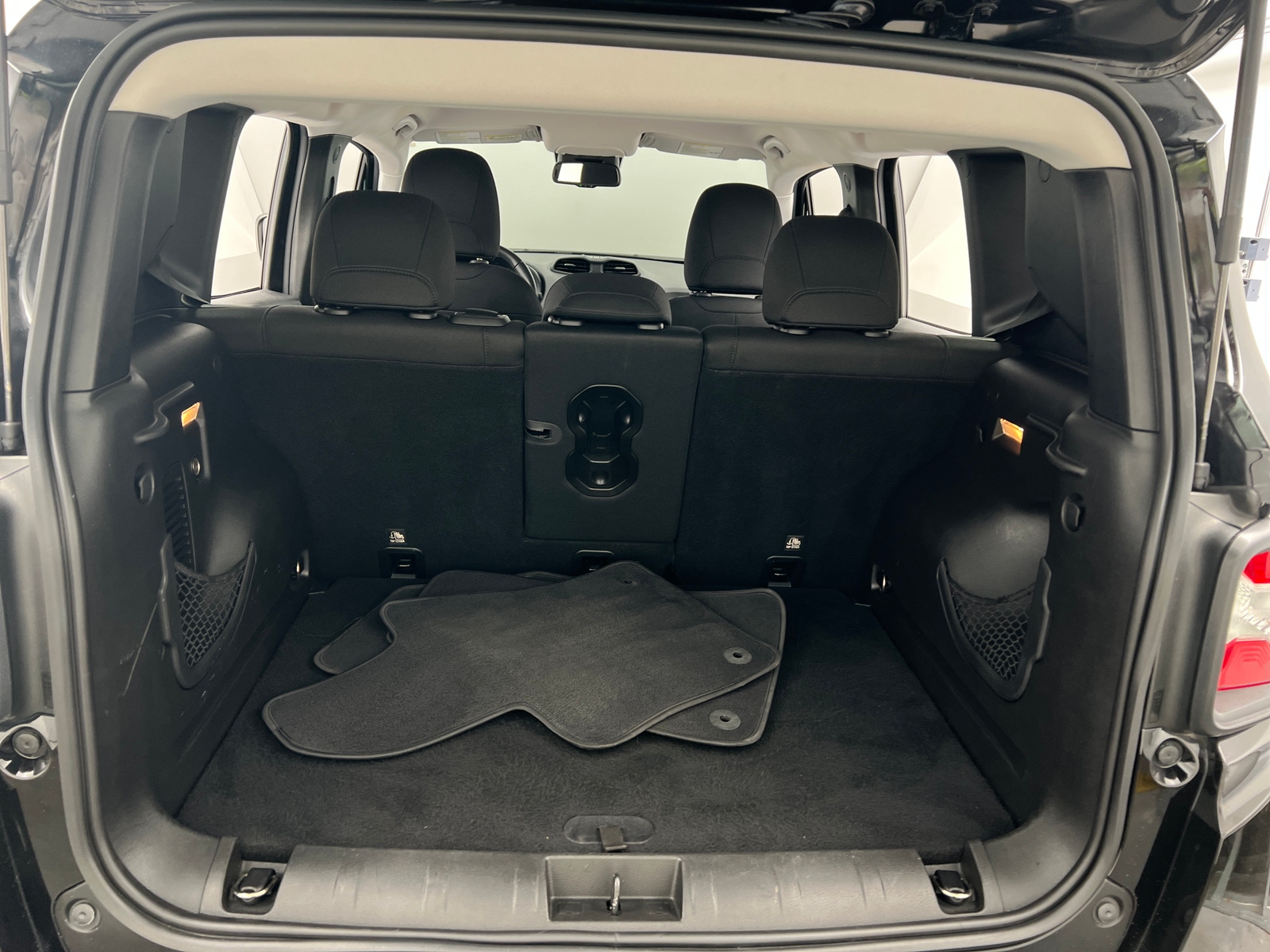Thumbnail: 2017 Jeep Renegade - 7