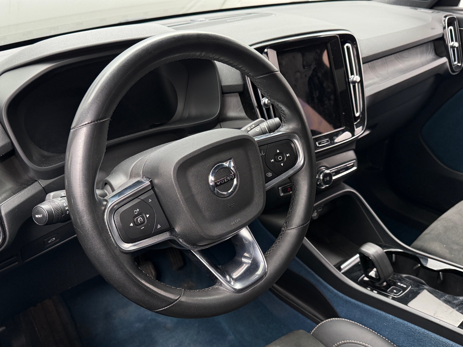 Thumbnail: 2023 Volvo C40 - 4