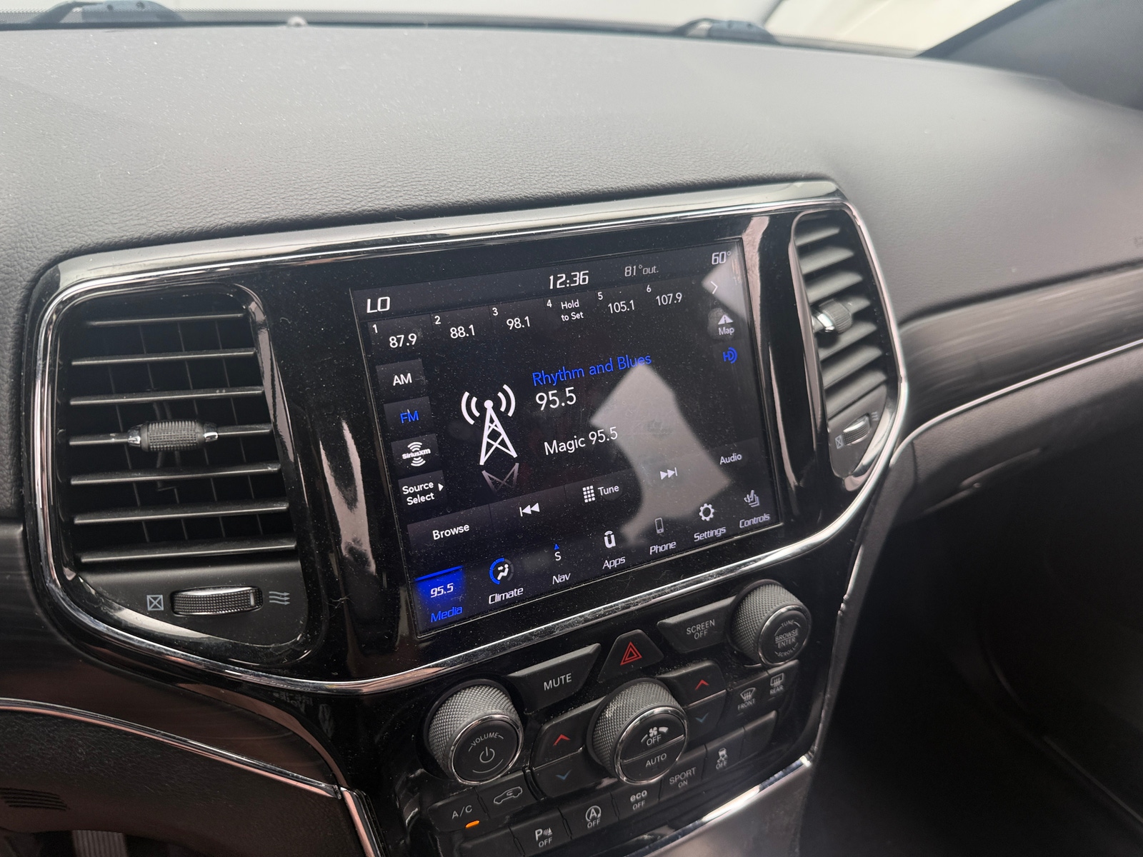 Thumbnail: 2019 Jeep Grand Cherokee - 3