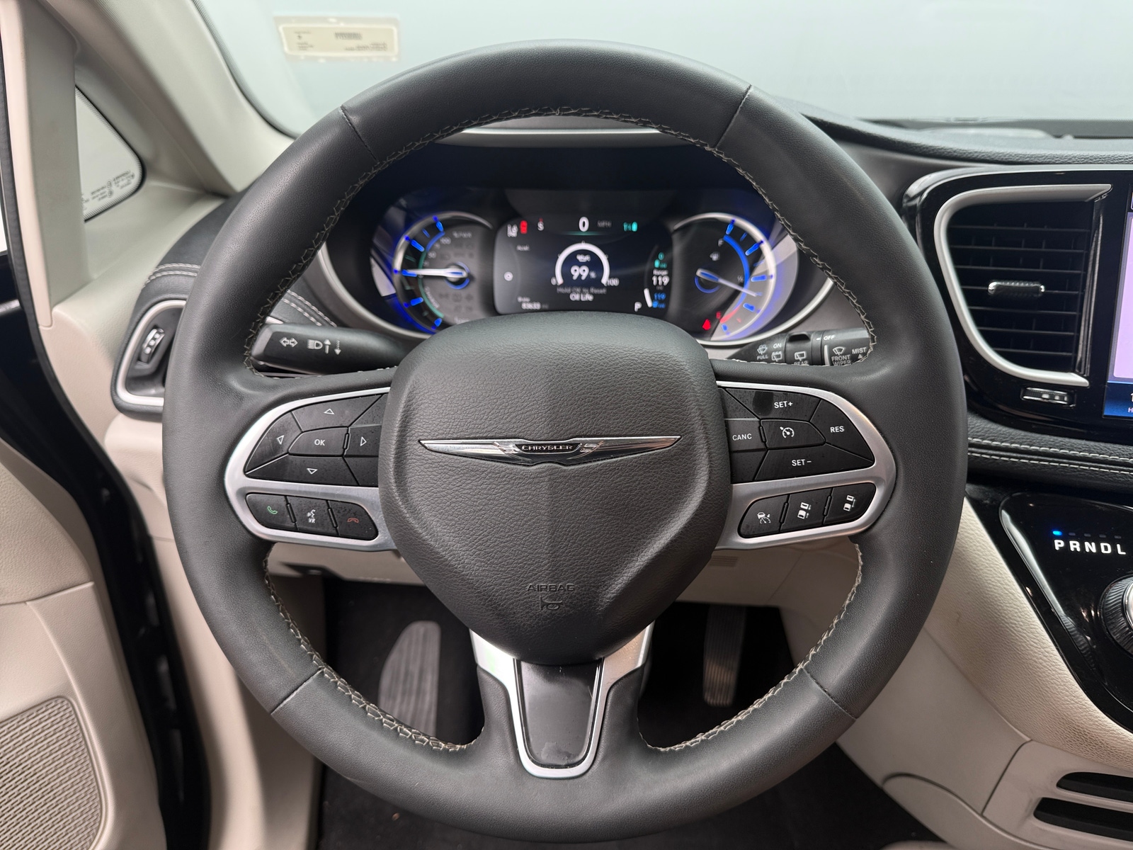 Thumbnail: 2023 Chrysler Pacifica - 4