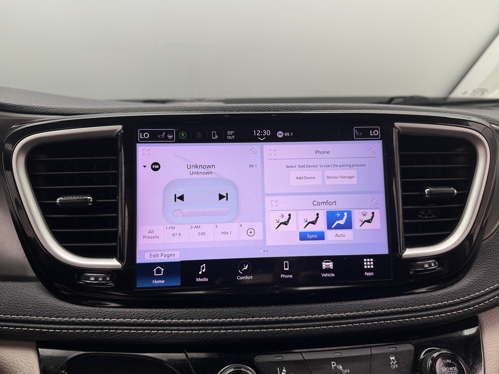 Thumbnail: 2023 Chrysler Pacifica - 3