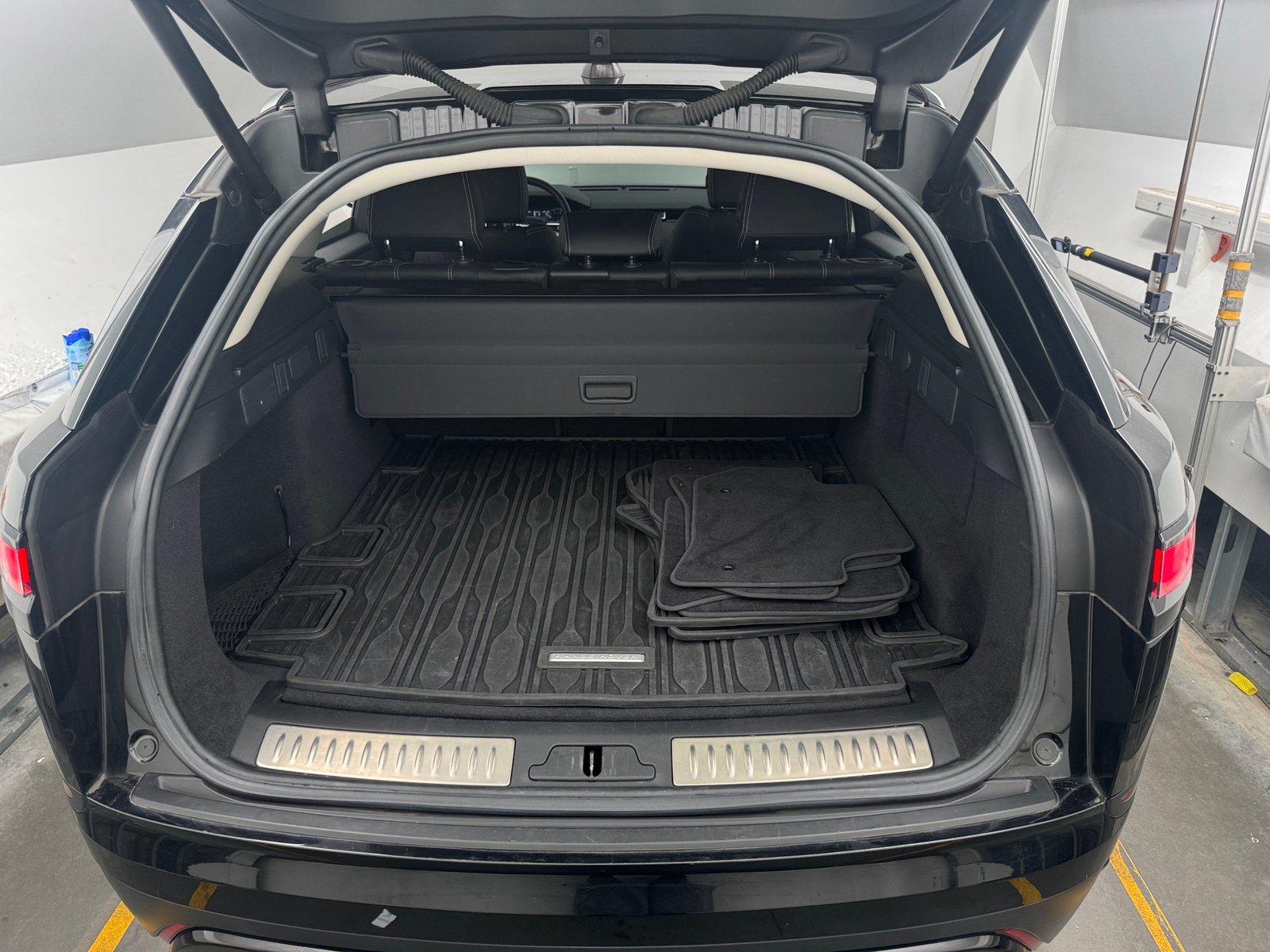 Thumbnail: 2022 Land Rover Range Rover Velar - 6
