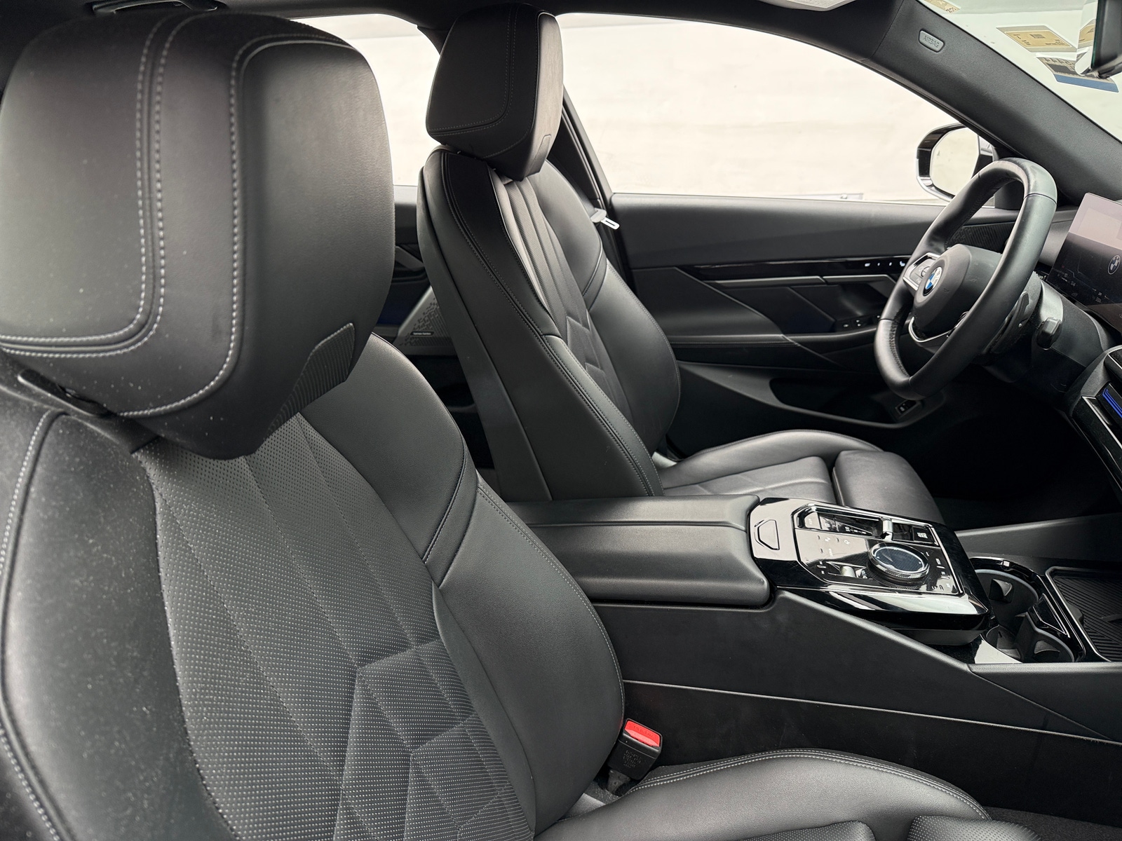 Thumbnail: 2025 BMW 5 Series - 2