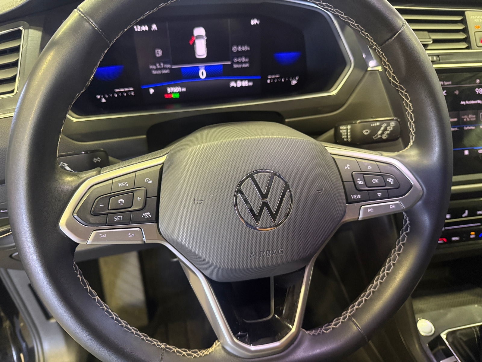 Thumbnail: 2022 Volkswagen Tiguan - 4