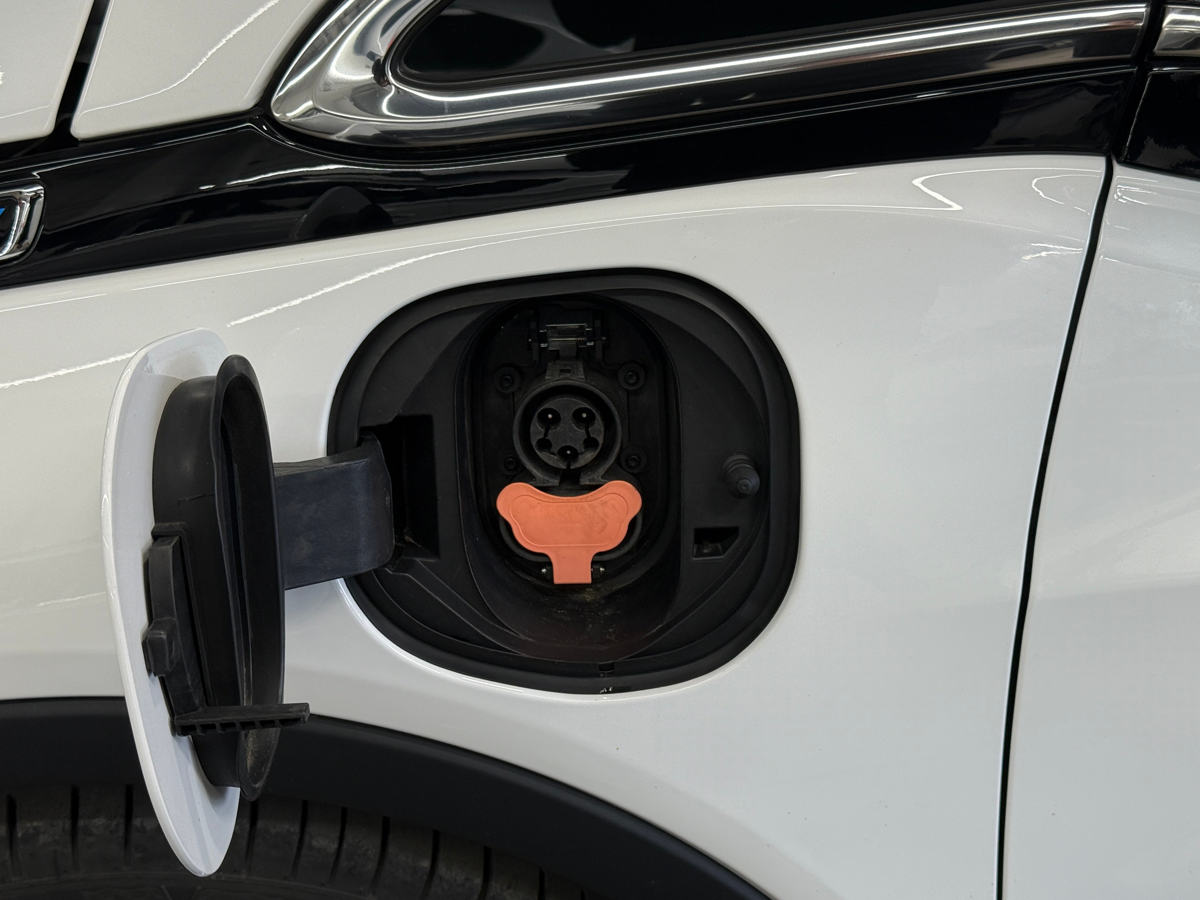 Used 2020 Chevrolet Bolt EV LT with VIN 1G1FY6S08L4148308 for sale in Auburn, WA
