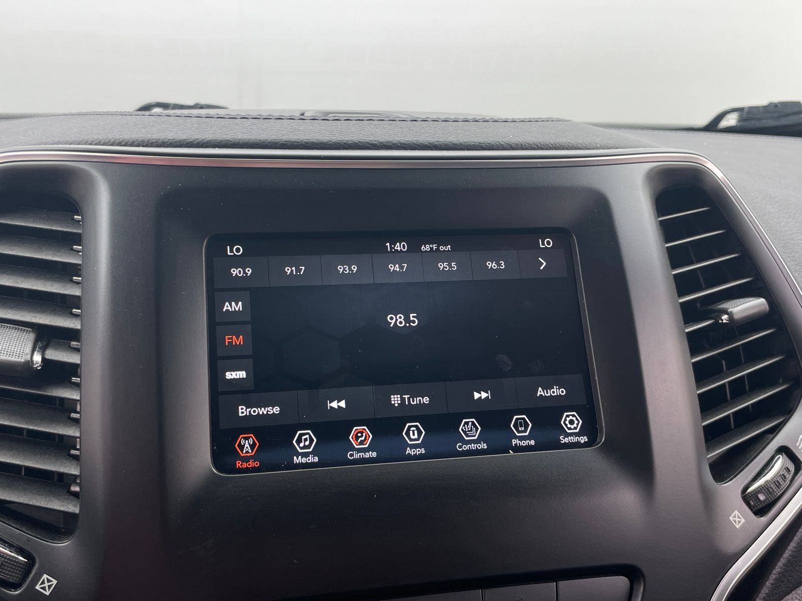 Thumbnail: 2020 Jeep Cherokee - 3