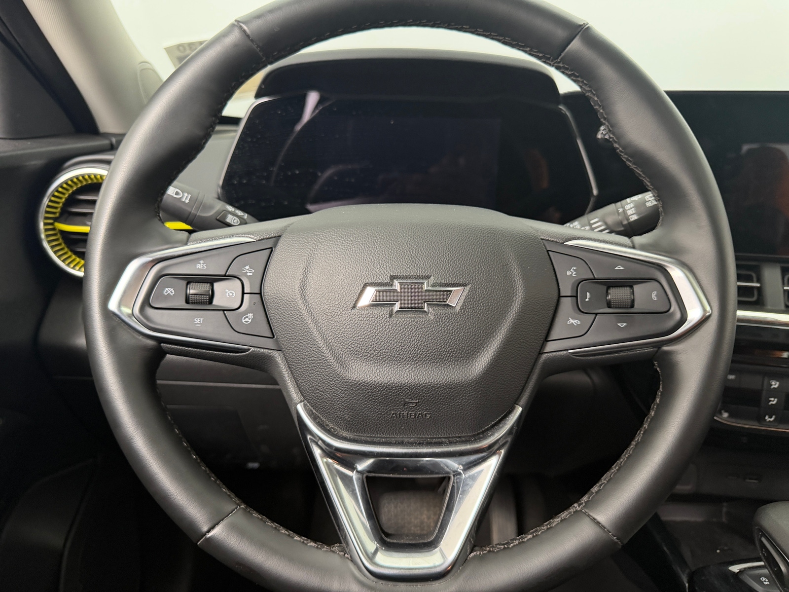 Thumbnail: 2025 Chevrolet Trax - 4