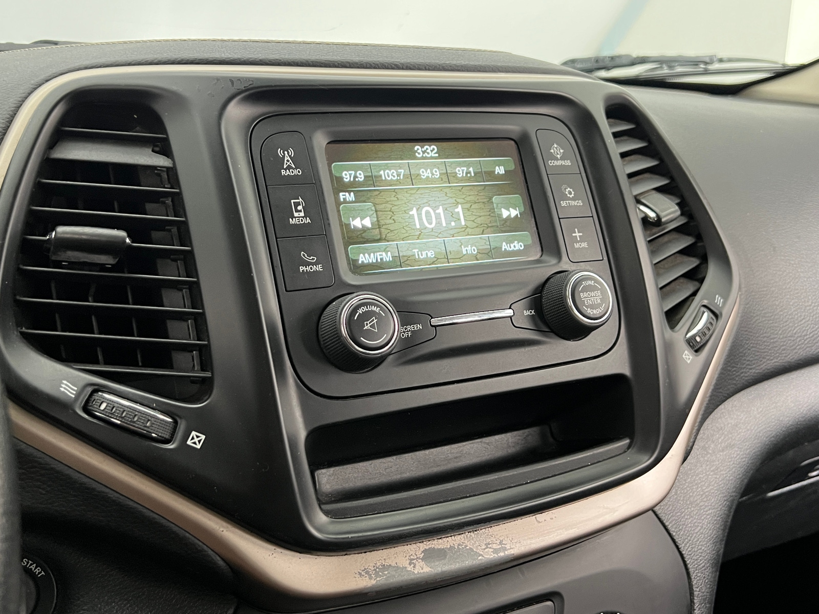 Thumbnail: 2016 Jeep Cherokee - 4