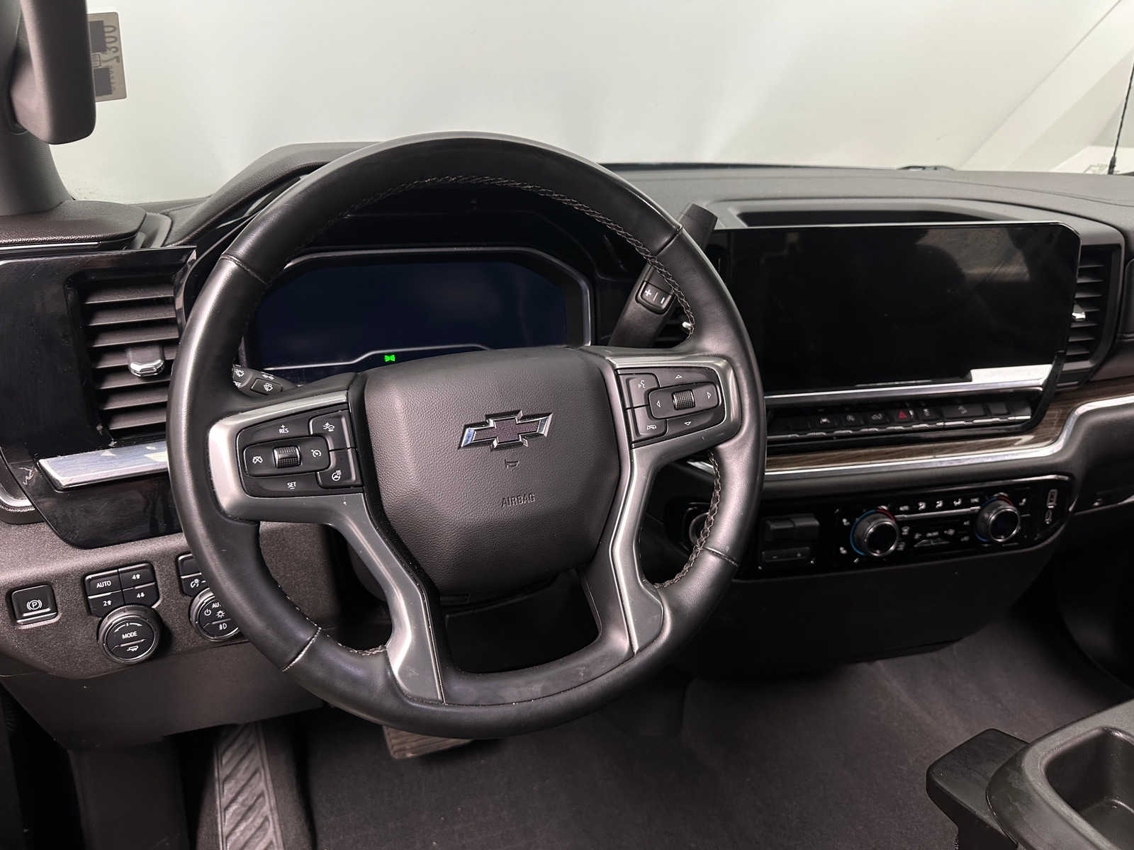 Thumbnail: 2023 Chevrolet Silverado 1500 - 5