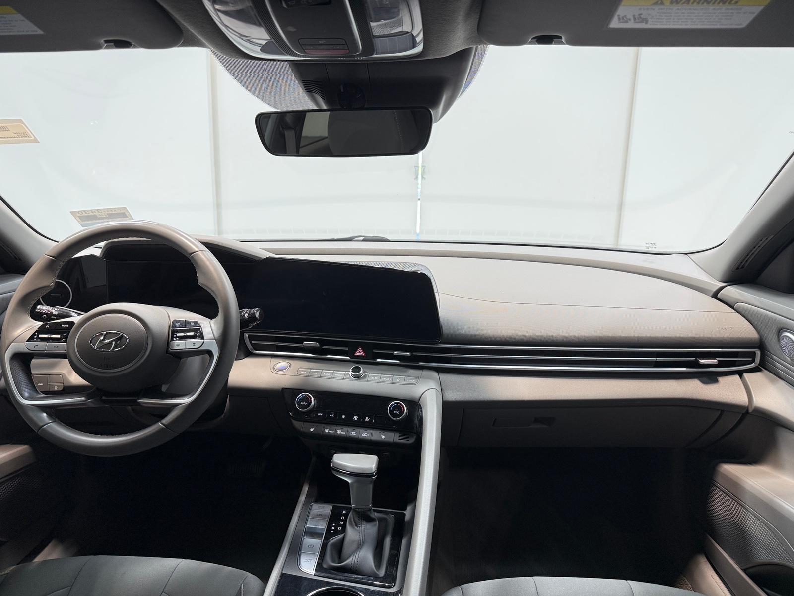 Thumbnail: 2023 Hyundai Elantra - 3