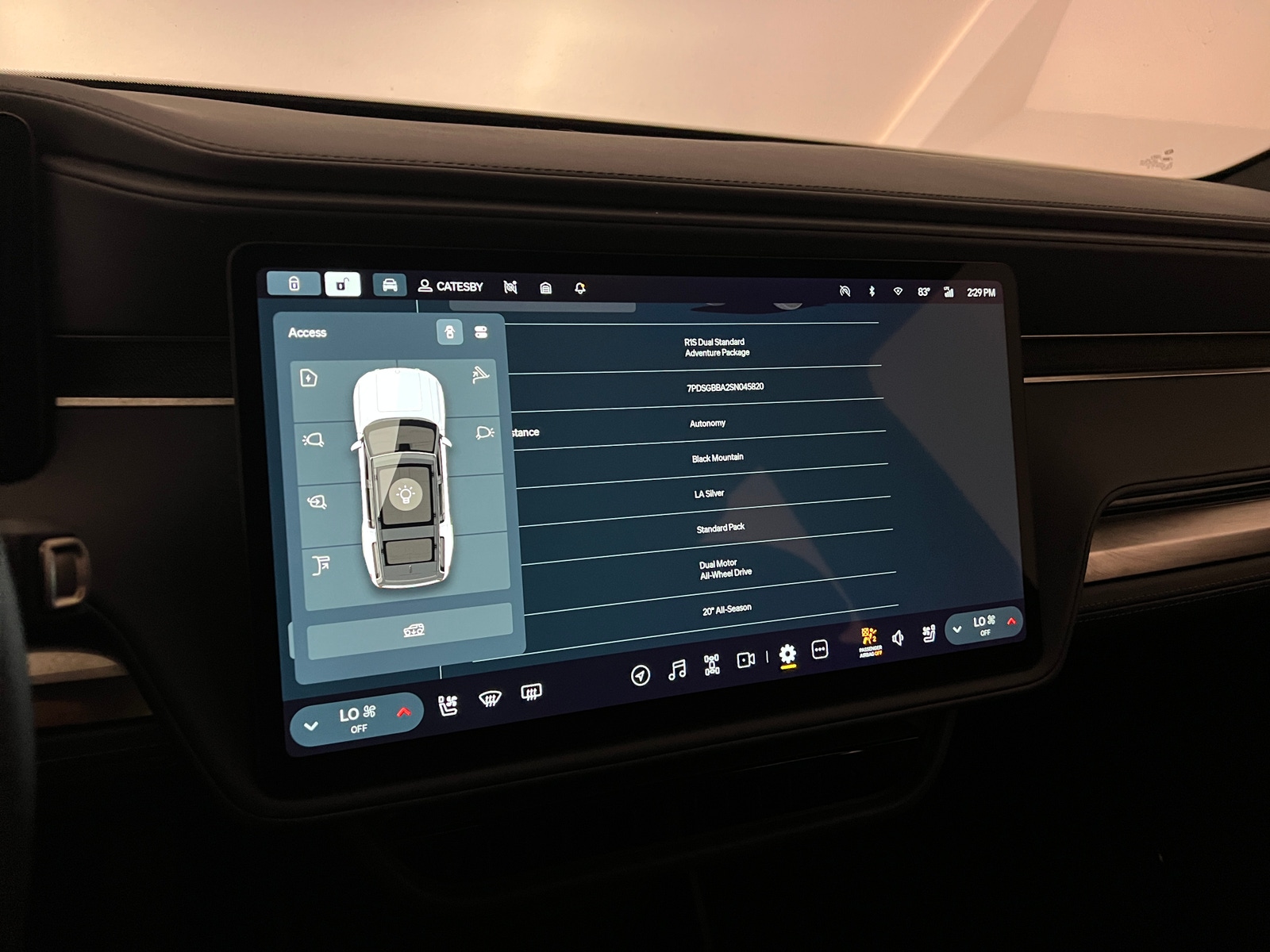 Thumbnail: 2025 Rivian R1S - 3