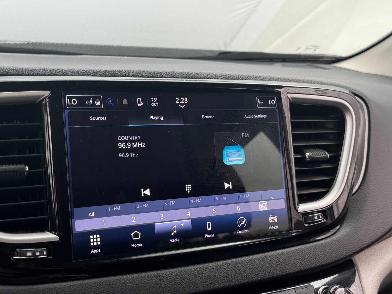 Thumbnail: 2024 Chrysler Pacifica - 3