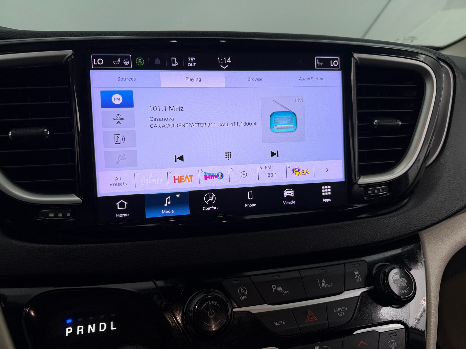 Thumbnail: 2024 Chrysler Pacifica - 3